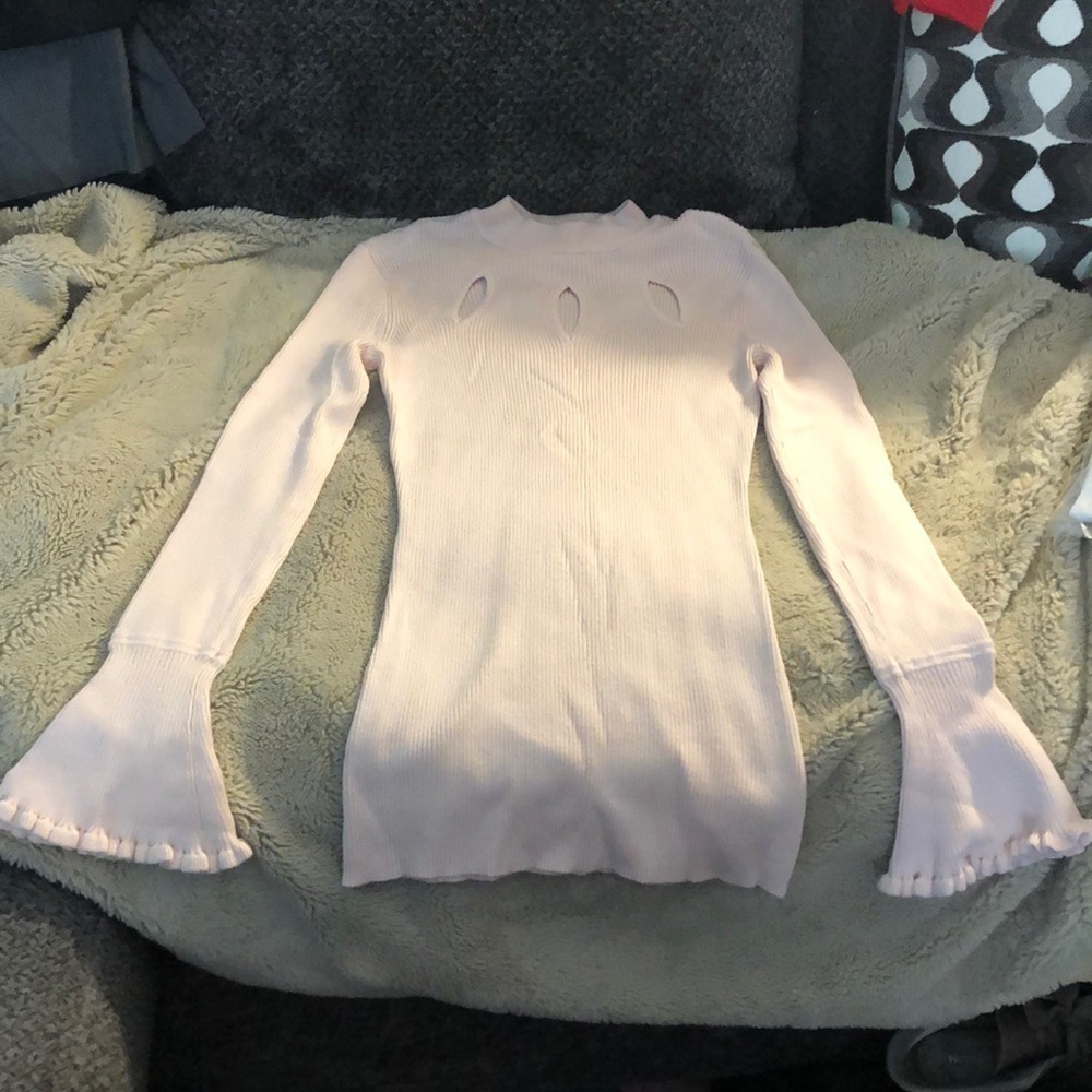 🔹4 for $30 Candie’s Cut Out Sweater, size Medium
